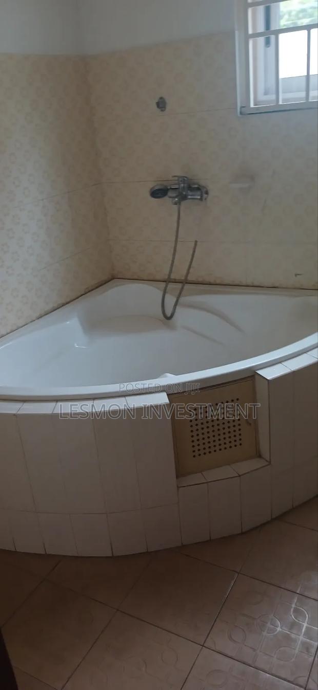 4 Bedrooms + 2 Rooms B/Q at North Dzorwulu for Rent $2500 · Photo 4