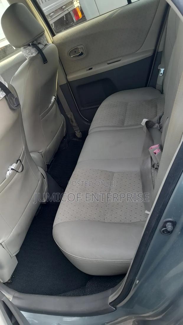 Toyota Vitz 2010 Gray · Photo 4