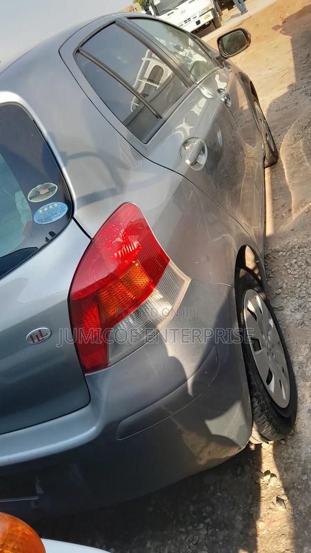 Toyota Vitz 2010 Gray · Photo 5