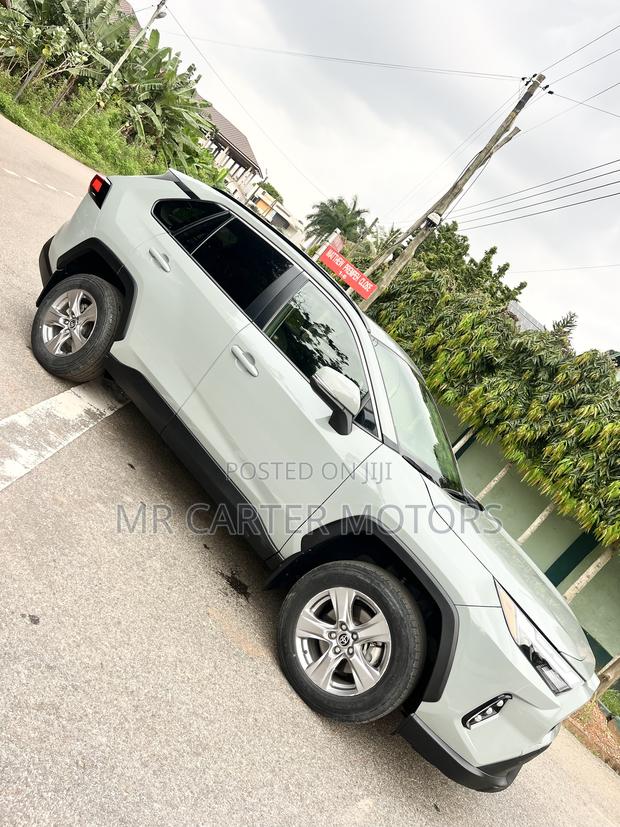 Toyota RAV4 XLE 2022 Green · Photo 3