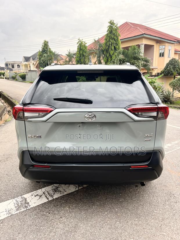 Toyota RAV4 XLE 2022 Green · Photo 6