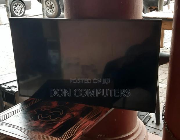 Samsung 32 Inches Smart Monitor · Photo 2