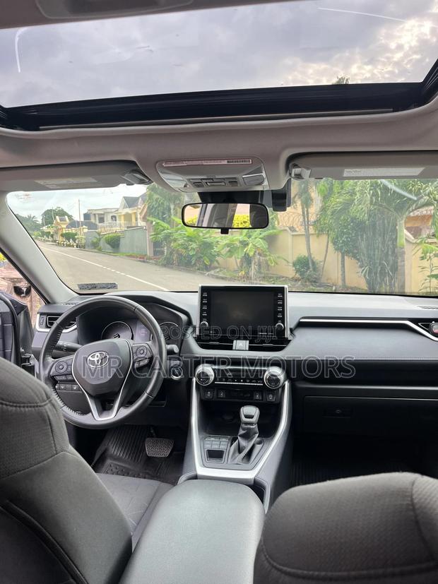 Toyota RAV4 XLE 2022 Green · Photo 4