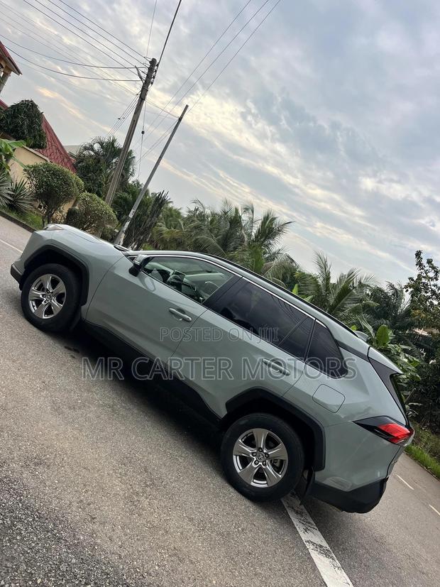 Toyota RAV4 XLE 2022 Green · Photo 1