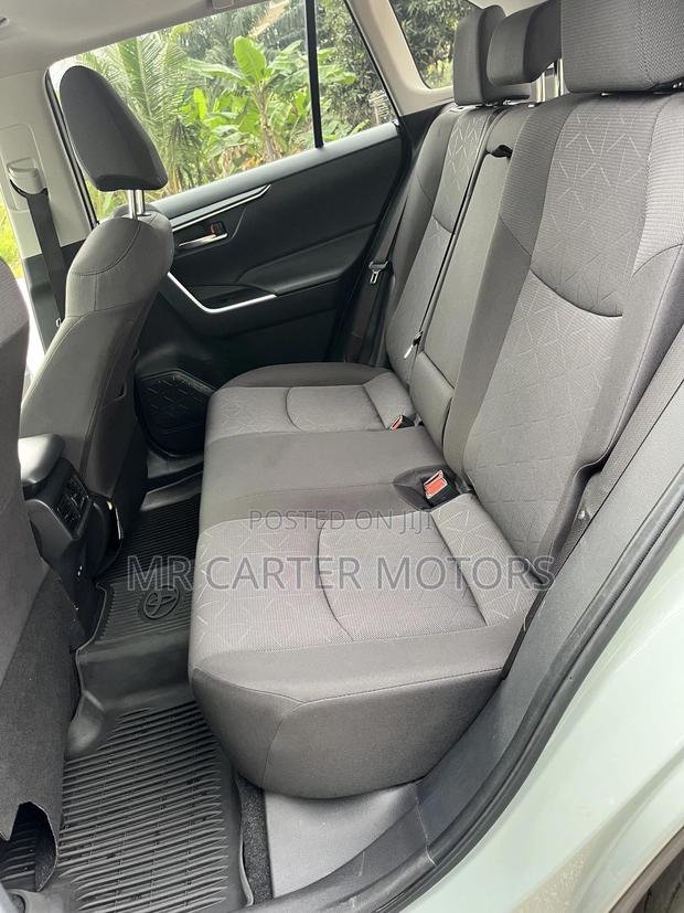 Toyota RAV4 XLE 2022 Green · Photo 5