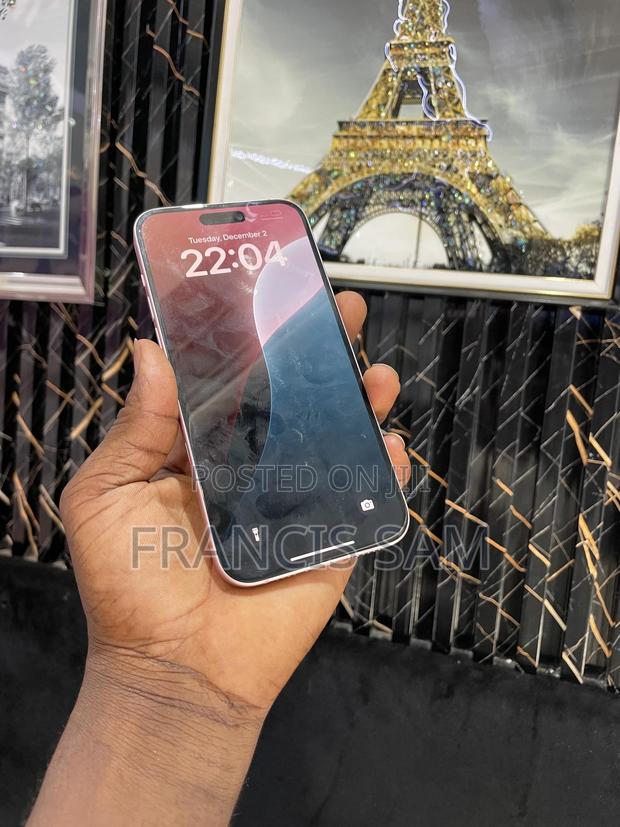 Apple iPhone 15 Plus 128 GB Pink · Photo 3