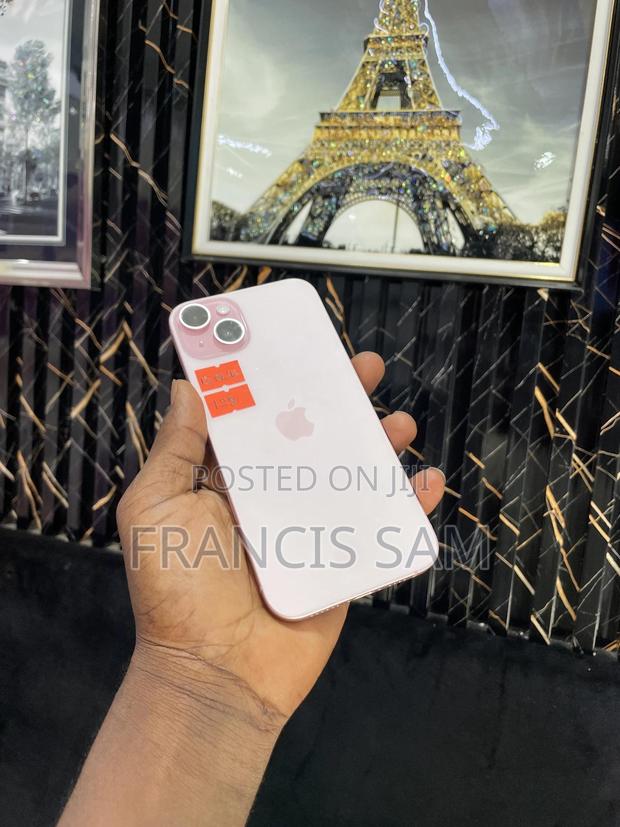Apple iPhone 15 Plus 128 GB Pink · Photo 5