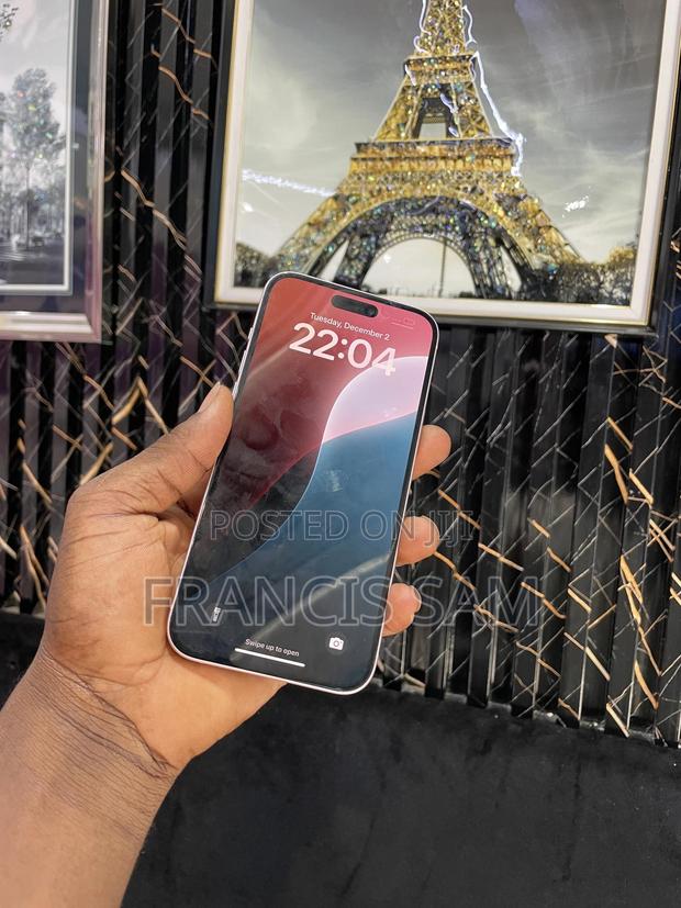 Apple iPhone 15 Plus 128 GB Pink · Photo 4
