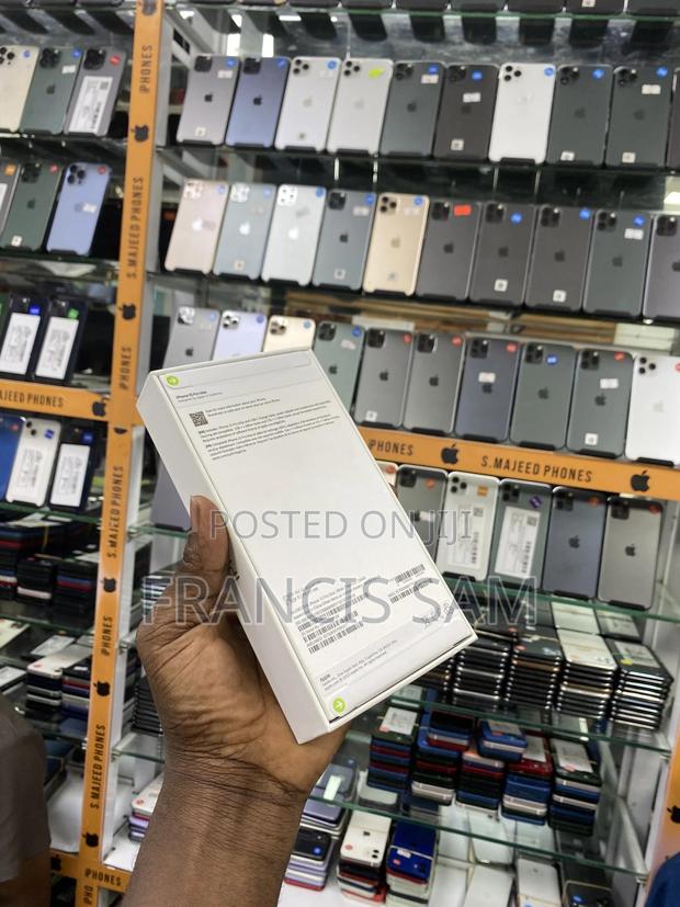 New Apple iPhone 15 Pro Max 256 GB Silver · Photo 5