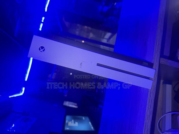 Xbox One S · Photo 1