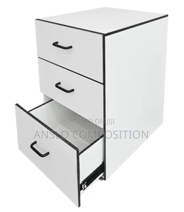 Whitish 3-in-1 Office Drawer · Photo 1