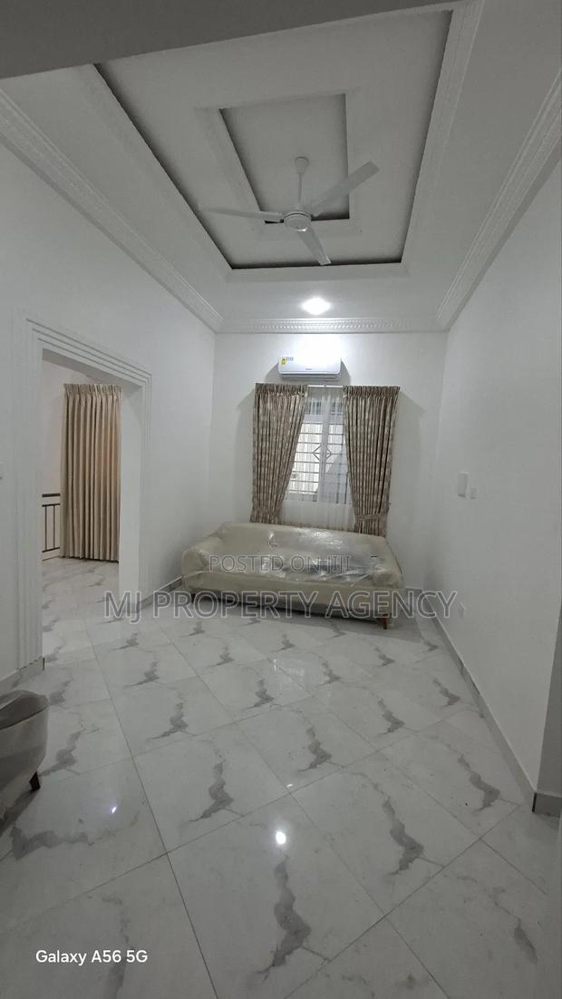 Furnished 4bdrm Duplex in Community 12, Tema Metropolitan for rent · Photo 6