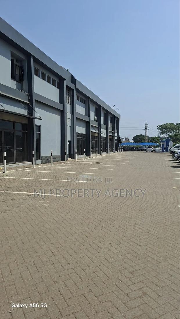 200 SQM Warehouse/Office Space at Community 1 · Photo 1