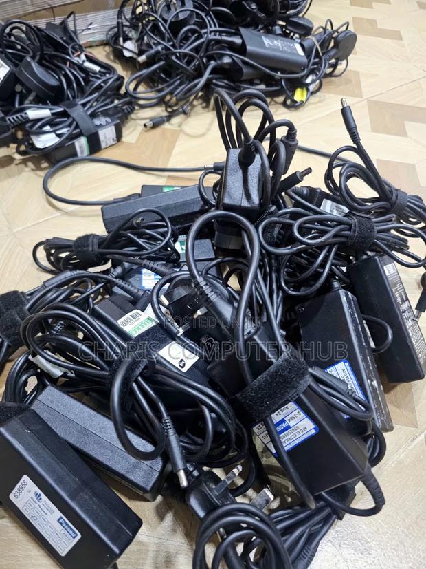 Home Used Dell 65 Watts Small Pin Charger · Photo 1