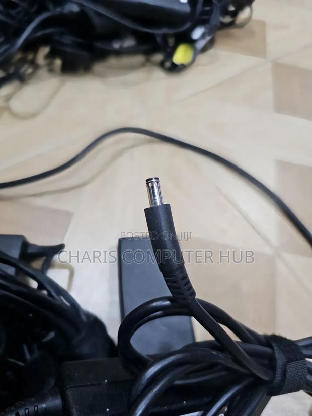 Home Used Dell 65 Watts Small Pin Charger · Photo 2