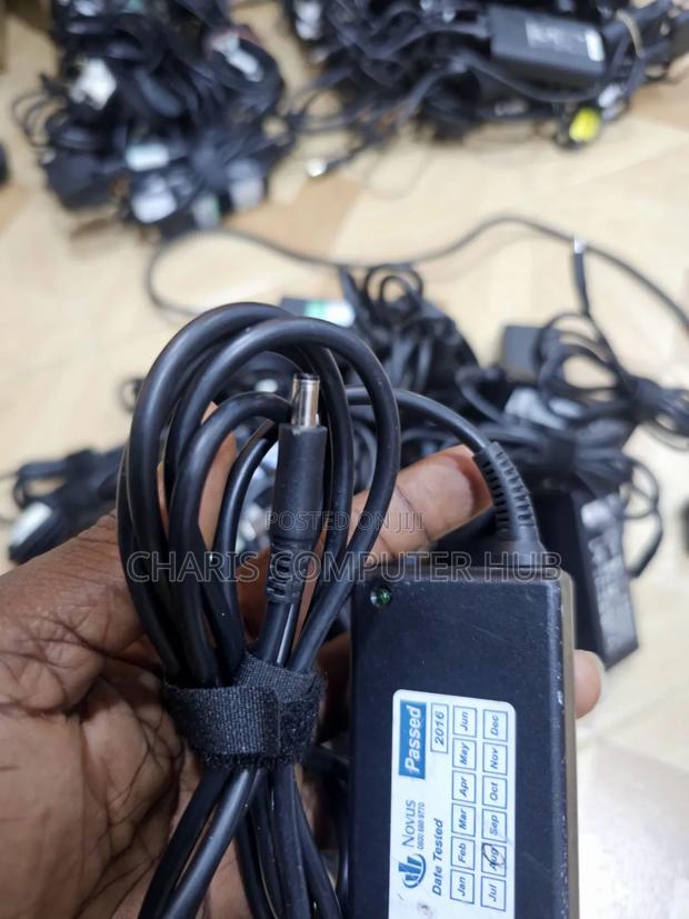 Home Used Dell 65 Watts Small Pin Charger · Photo 3