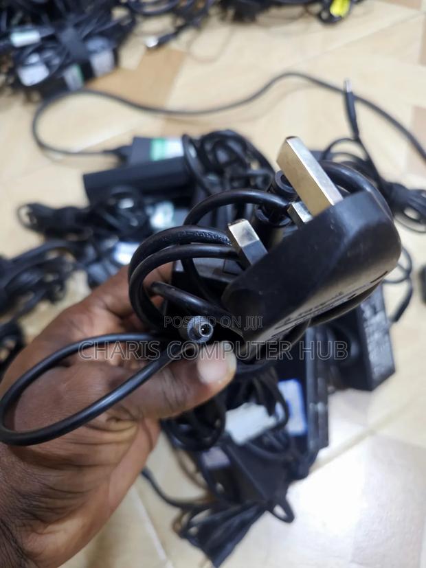 Home Used Dell 65 Watts Small Pin Charger · Photo 5