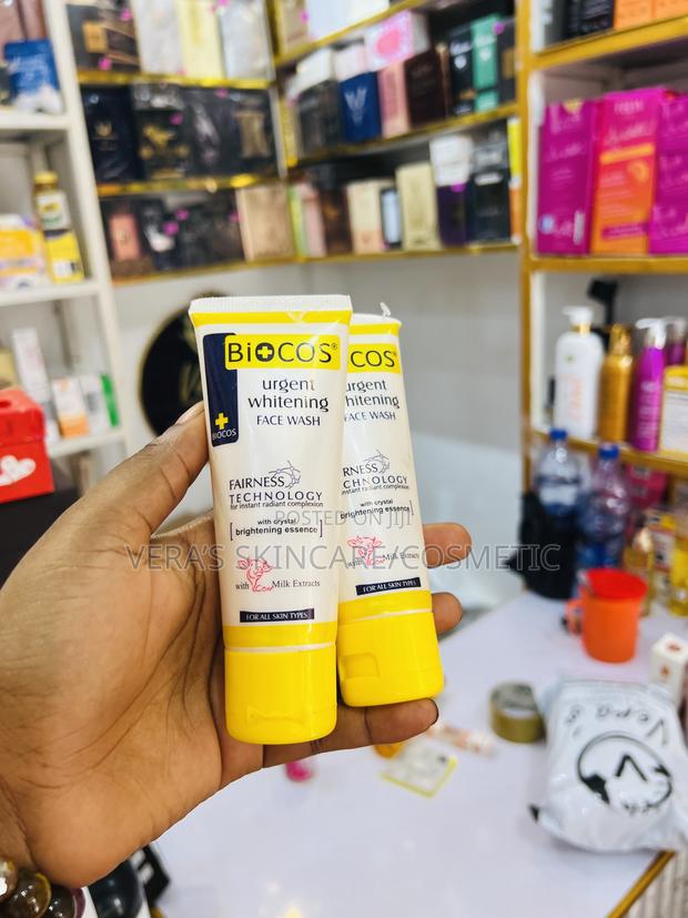 Biocos Whitening Face Wash · Photo 1