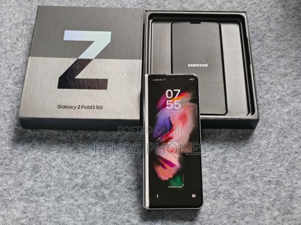 New Samsung Galaxy Z Fold 3 512 GB Black · Photo 1