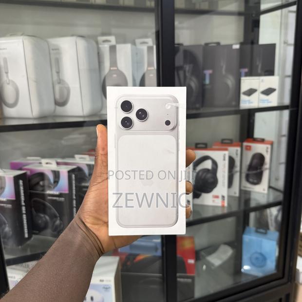 New Apple iPhone 17 Pro Max 256 GB Silver · Photo 2