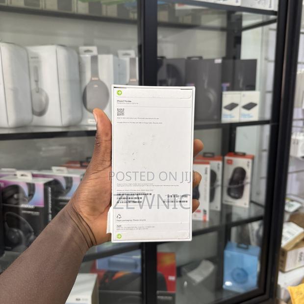 New Apple iPhone 17 Pro Max 256 GB Silver · Photo 3