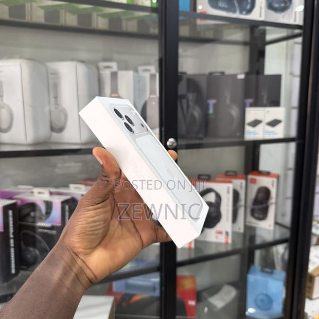 New Apple iPhone 17 Pro Max 256 GB Silver · Photo 1