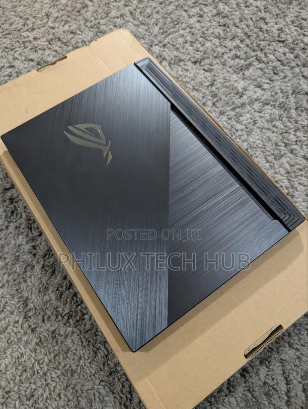 Laptop Asus ROG Strix G15 G512 24GB Intel Core i7 SSD 512GB · Photo 2