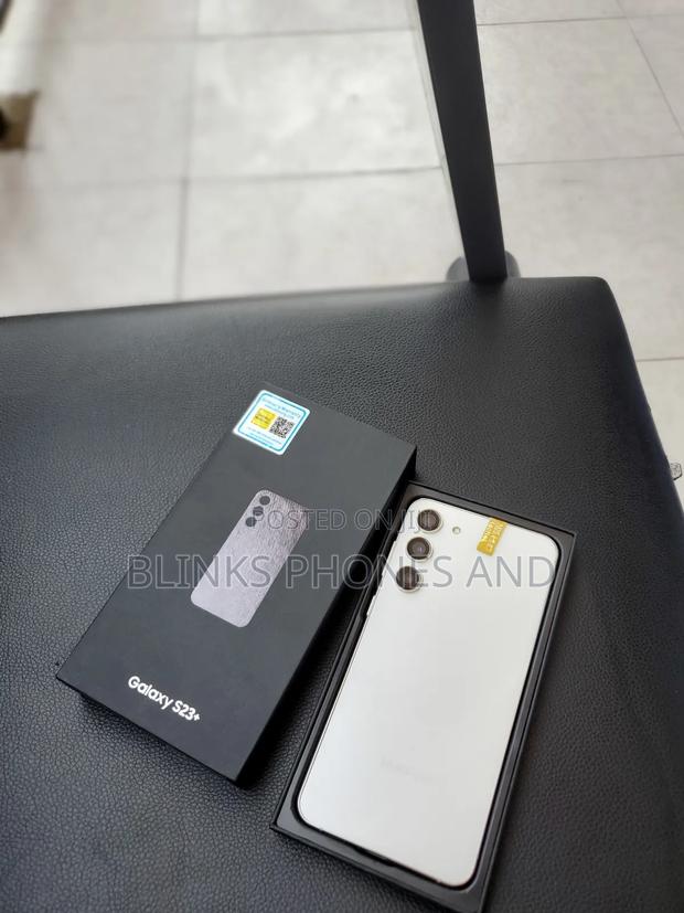 New Samsung Galaxy S23+ 256 GB Gold · Photo 1