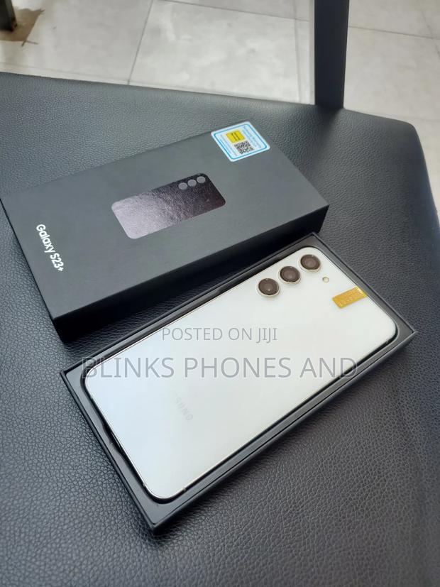 New Samsung Galaxy S23+ 256 GB Gold · Photo 4