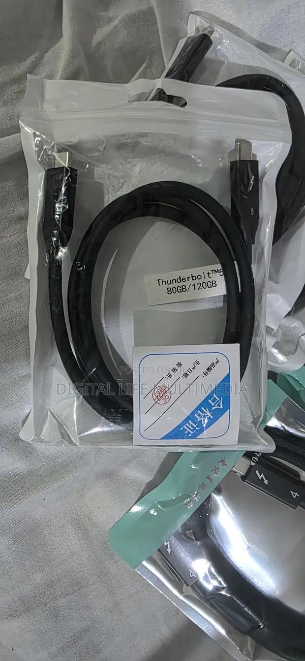 Usb-C to Usb-C Monitor Cable · Photo 2