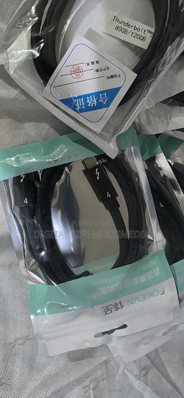 Usb-C to Usb-C Monitor Cable · Photo 3