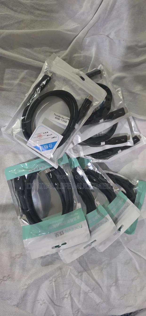 Usb-C to Usb-C Monitor Cable · Photo 4