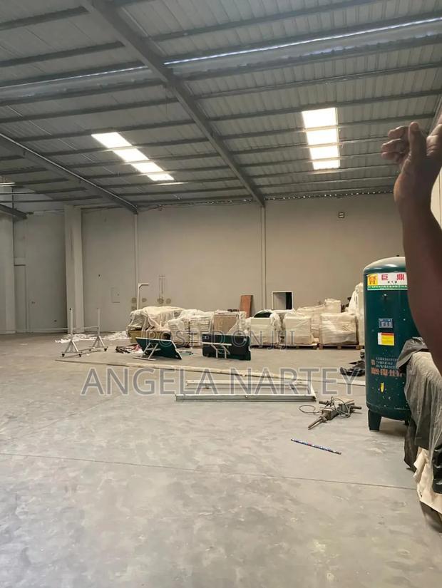 Showroom With Warehouse And Office Close To N1 Road-dzorwulu · Photo 6