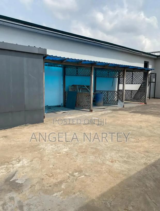 Showroom With Warehouse And Office Close To N1 Road-dzorwulu · Photo 7