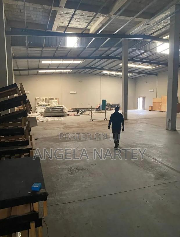 Showroom With Warehouse And Office Close To N1 Road-dzorwulu · Photo 8
