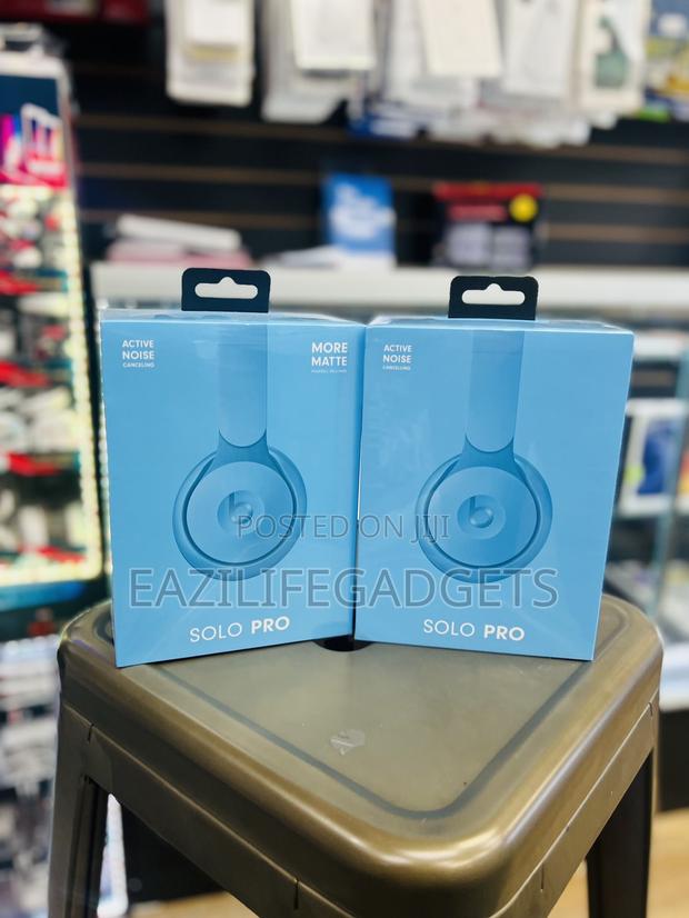 Beats Solo Pro Wireless Noise-Cancelling Headphones · Photo 2