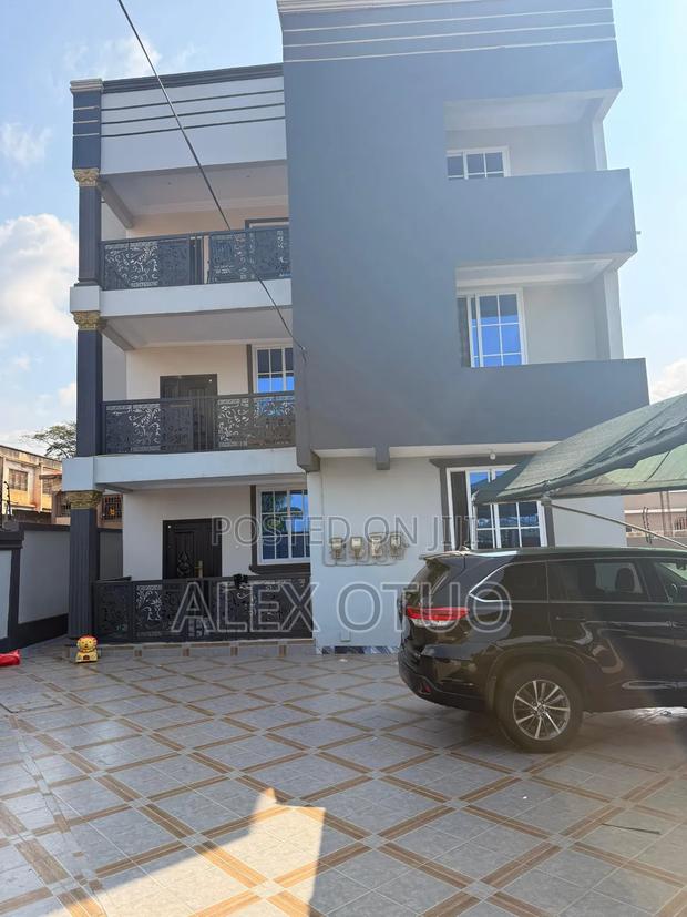 6bdrm House in Alex Otuo Properties, Kumasi Metropolitan for sale · Photo 1