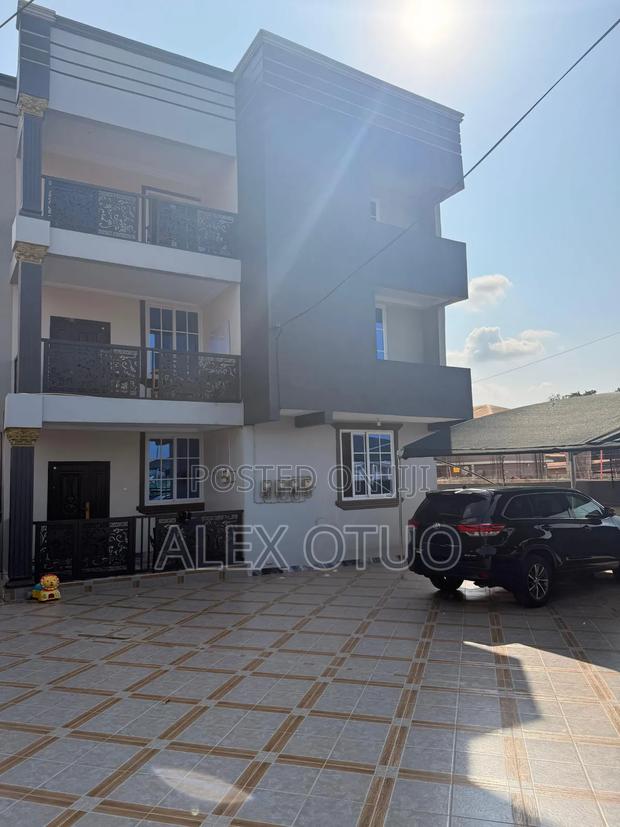 6bdrm House in Alex Otuo Properties, Kumasi Metropolitan for sale · Photo 2