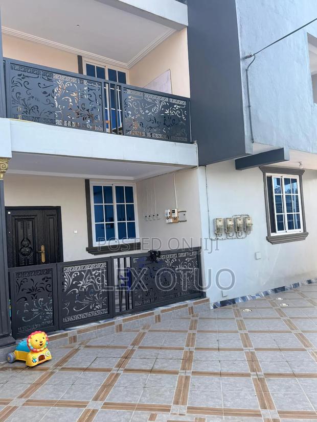 6bdrm House in Alex Otuo Properties, Kumasi Metropolitan for sale · Photo 3
