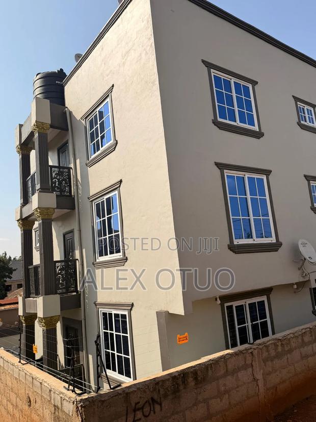 6bdrm House in Alex Otuo Properties, Kumasi Metropolitan for sale · Photo 5