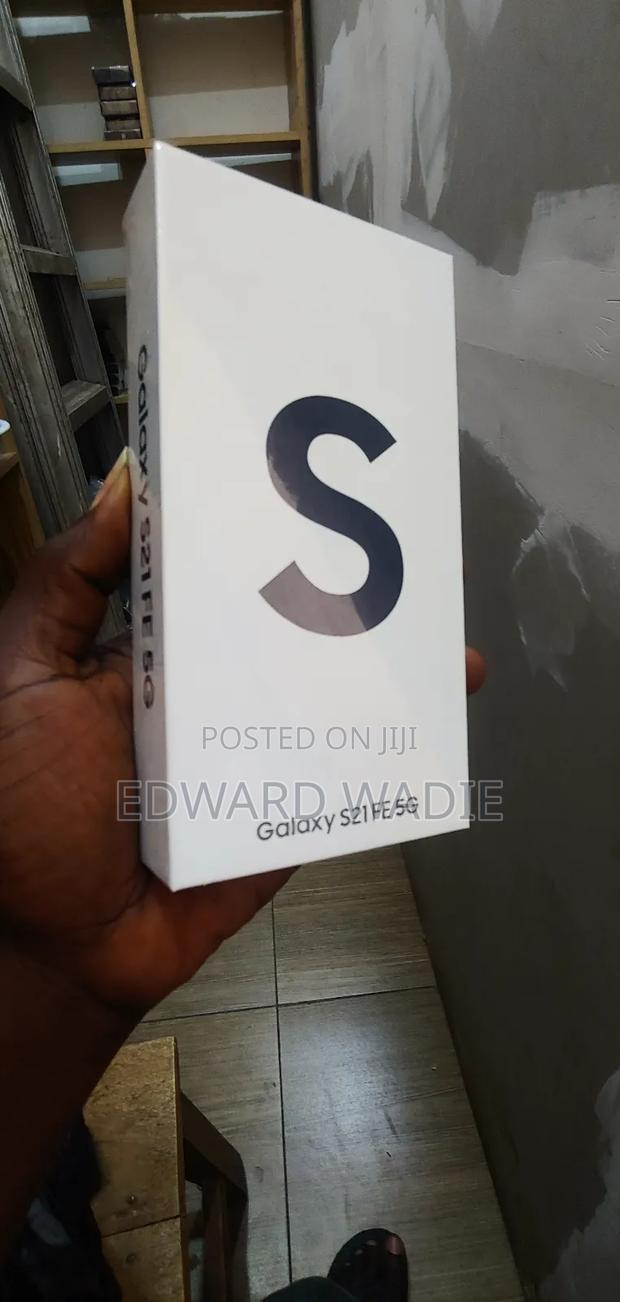 New Samsung Galaxy S21 FE 5G 128 GB Blue · Photo 2