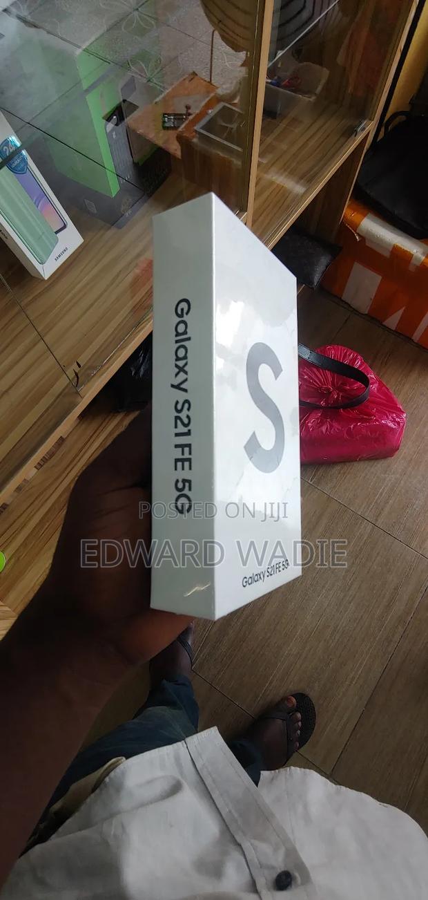 New Samsung Galaxy S21 FE 5G 128 GB Blue · Photo 3