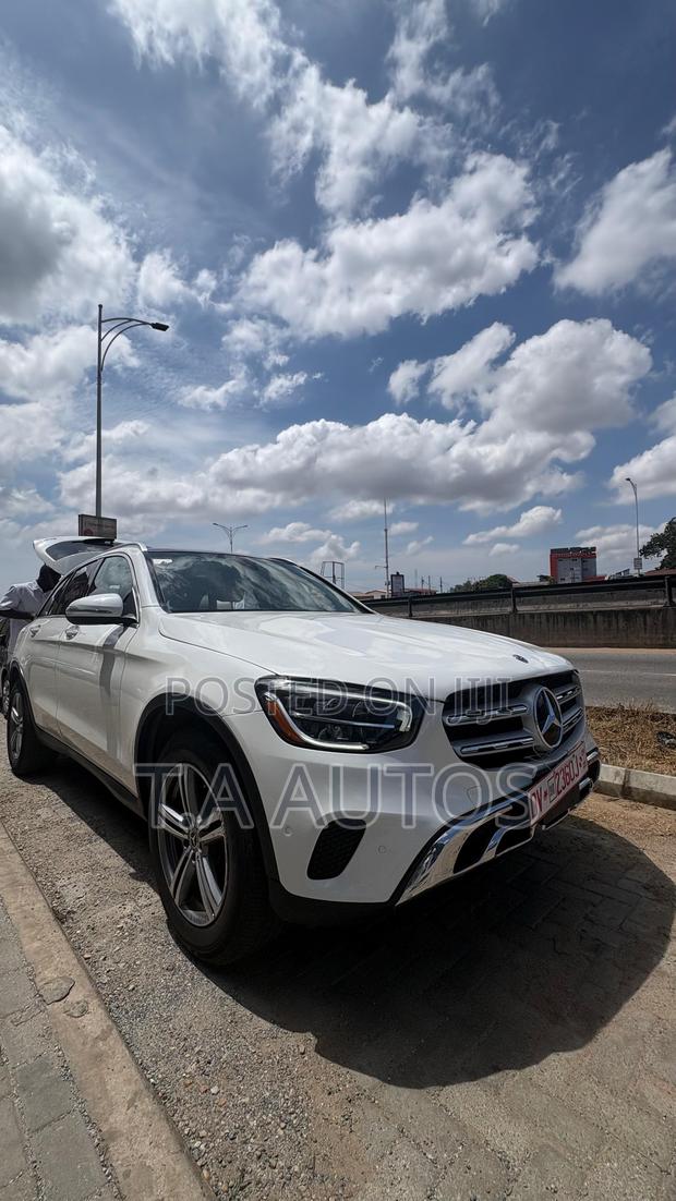 Mercedes-Benz GLC-Class 2021 White · Photo 4