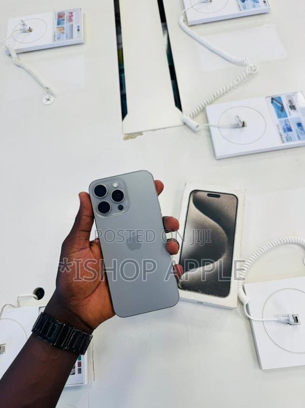 Apple iPhone 15 Pro Max 256 GB · Photo 2