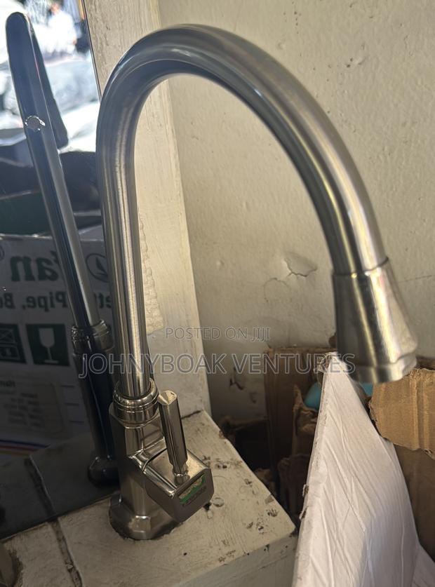 Curve Single Sink Tap · Photo 4