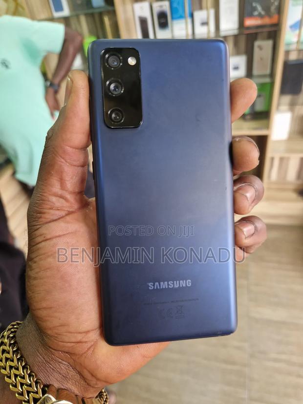 Samsung Galaxy S20 FE 128 GB Blue · Photo 2