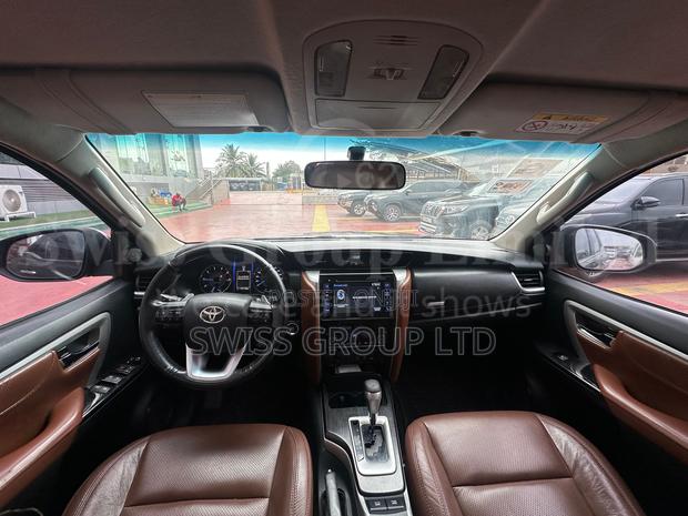 Toyota Fortuner 2017 Gray · Photo 5