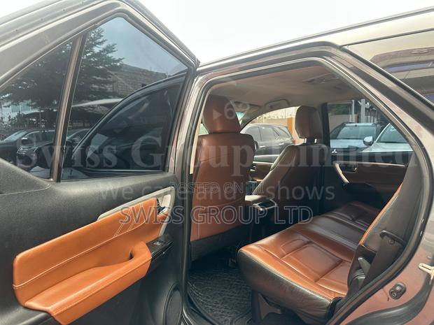 Toyota Fortuner 2017 Gray · Photo 7