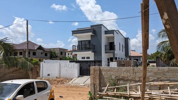 5bdrm House in Nmai-Dzorn for sale · Photo 2