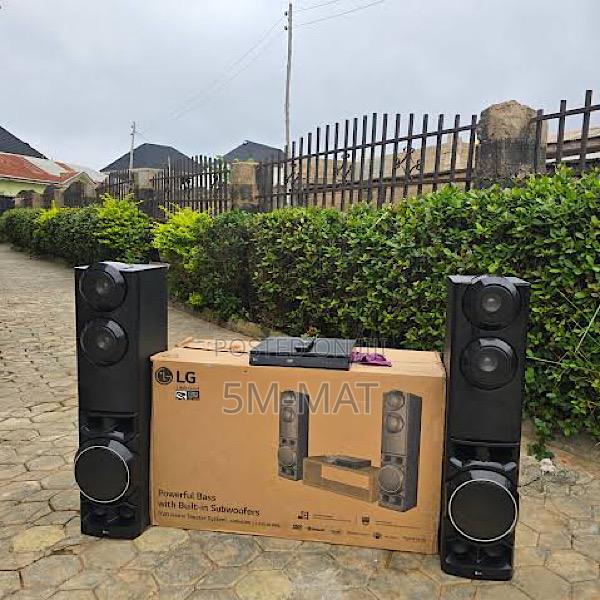 Great Sound Lg Tower Home Theater - Lhd687bg · Photo 1